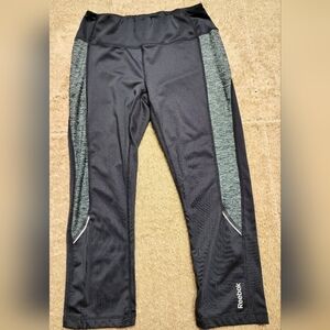 Reebok Women's Capri Athletic Leggings Charcoal Grey Size Small